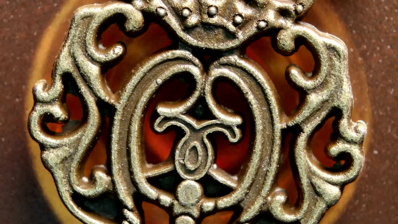 매우 오래된 동전의 근접 사진