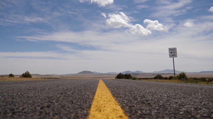 Segnale 'Procedere con cautela' su strada nel deserto, Nuovo Messico