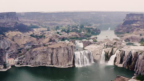 Snake-River-Flowing-Through-Shoshone-Falls-Between-Jerome-And-Twin-Falls-Counties-In-Idaho,-USA