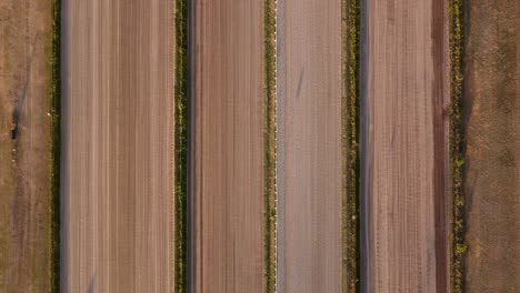 vista aérea superior del hipódromo vacío rural en buenos aires durante un día caluroso y soleado,4k