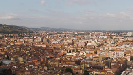 Vast-cityscape-of-Bologna,-Italy,-aerial-dolly-zoom-effect