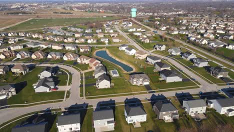 Iconic-residential-neighborhood-in-Perrysburg,-Ohio,-USA-,-aerial-view