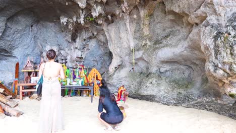 santuario de la playa en una cueva