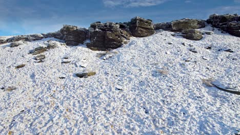 vista aérea cinematográfica de inverno frio, cena aérea de neve de inverno