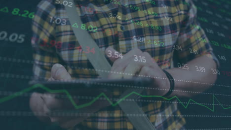 Animación-Del-Mercado-De-Valores-Y-Diagrama-Sobre-Un-Hombre-De-Negocios-Caucásico-Usando-Un-Teléfono-Inteligente