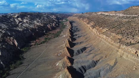 impresionante formación rocosa en la cresta de gallo en el gran monumento nacional escalera escalante en utah, ee.uu.
