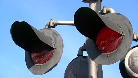 luces de señal de cruce de ferrocarril xing