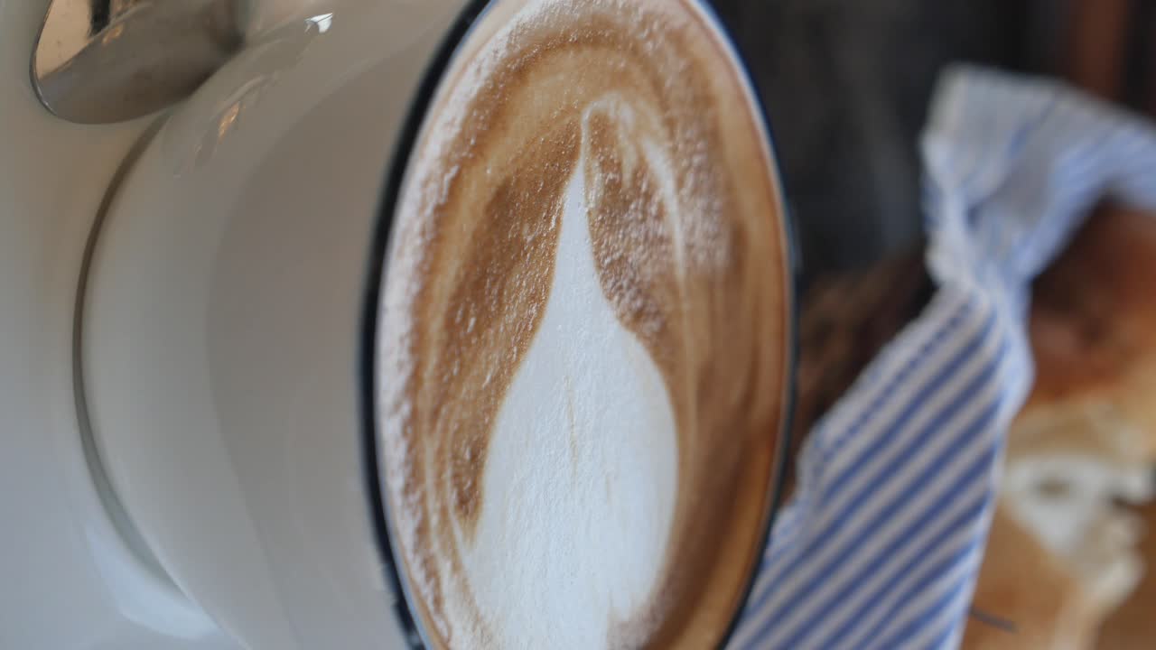 라테 아트와 함께 라테의 클로즈업