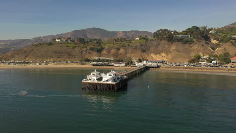 Wunderschöne-Malerische-Malibu-Pier-Am-Highway-1,-Einem-Berühmten-Touristenziel