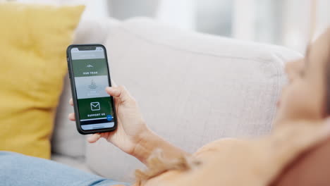 Telefon-App,-Stöbern-Und-Ein-Paar-Auf-Dem-Sofa