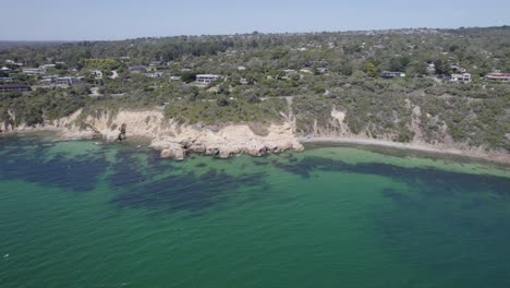 Populares-Pilares-Del-Monte-Martha-En-Victoria,-Australia---Toma-Aérea-De-Drones