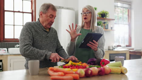 Old-couple-in-kitchen,-cooking-together