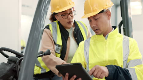 tablet, collaboration and a construction worker