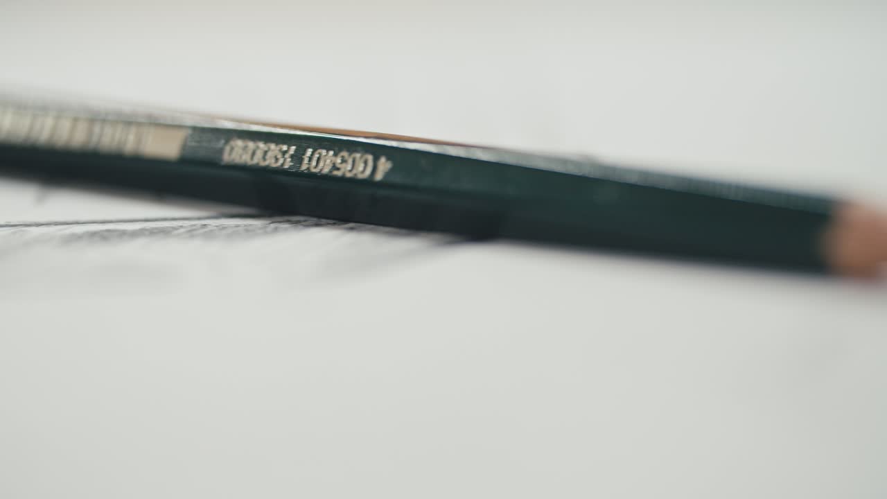 lápiz en papel blanco, macro disparo, poca profundidad de campo