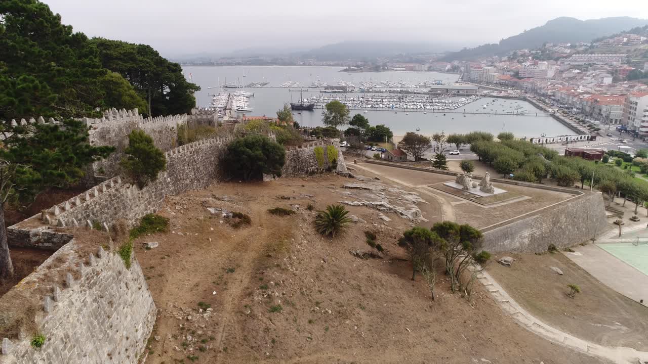 costa española ciudad de baiona vista aérea