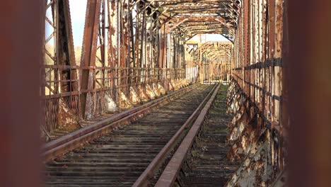 alte stillgelegte eisenbahnbrücke in der nähe von waterford, irland