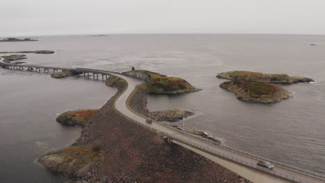 Magnificent-View-Of-Atlantic-Ocean-Road-in-Norway-With-Cars-Crossing-The-Bridge-On-a-Cloudy-Day
