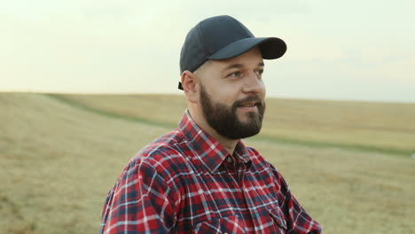 Close-up-farmer-in-the-field