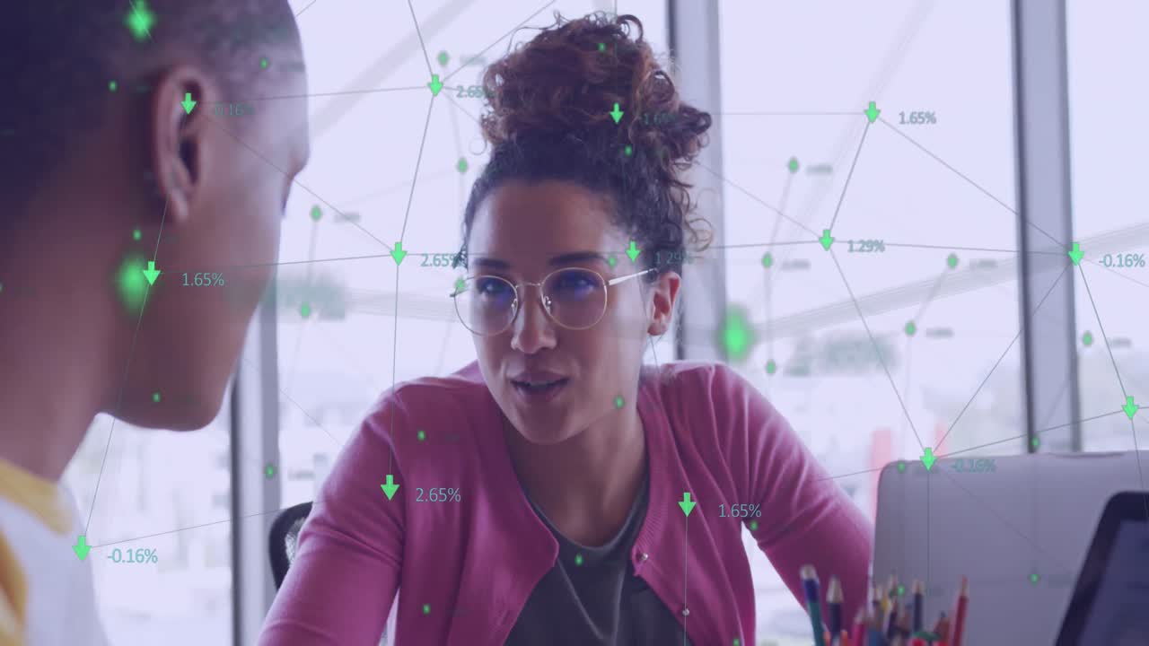 animación de la red de conexiones entre diversas personas de negocios en la oficina