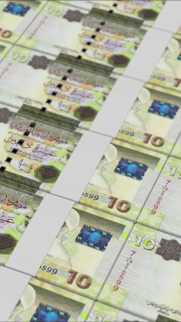 video vertical de billetes de 10 dinares libios impresos por una prensa de dinero