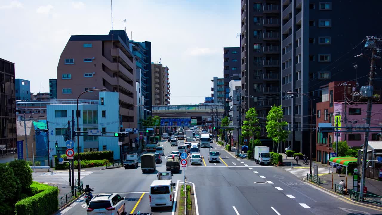 도쿄의 도시 거리에서 교통 체증의 타임 스 긴