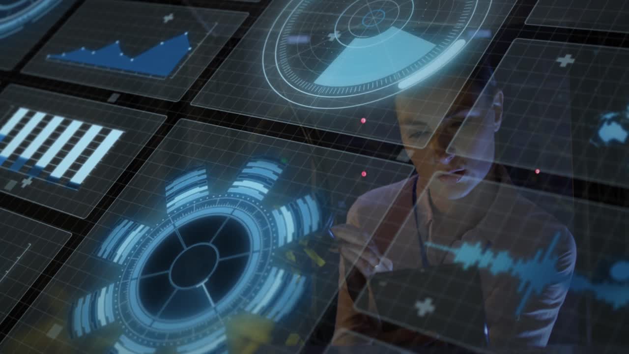 animación del procesamiento de datos sobre una trabajadora caucásica en la sala de servidores