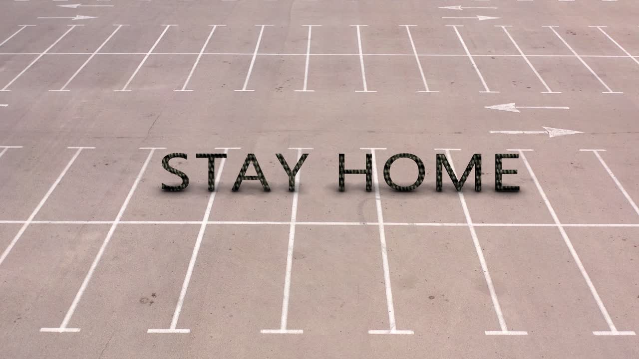 '집에 머물'라는 메시지가 있는 빈 주차장