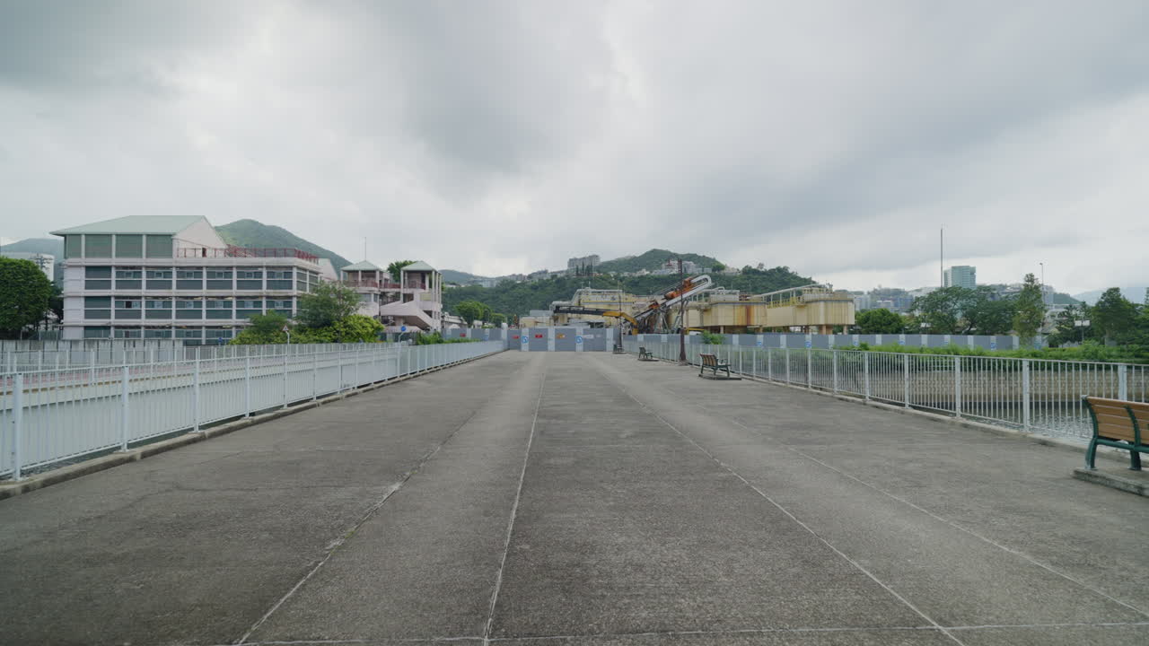 슬로우 모션 지상 모험: 홍콩 거리의 빈곤 운동