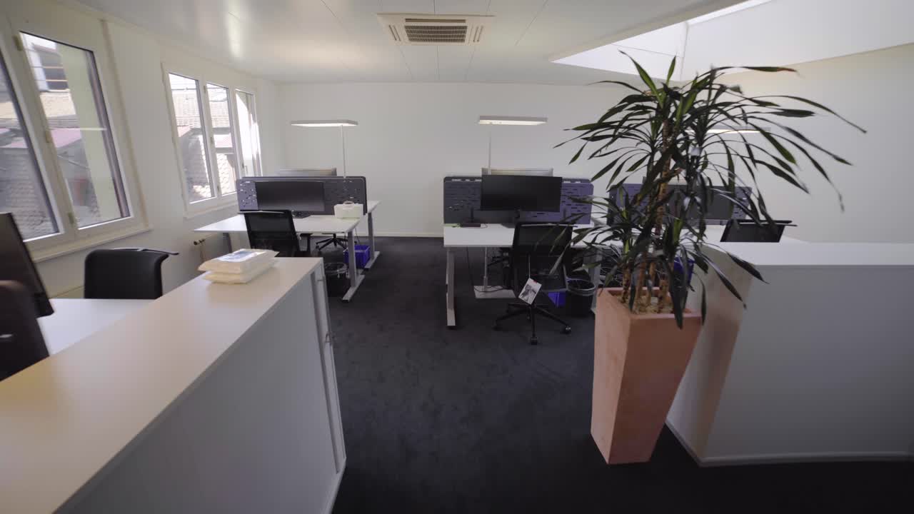 Empty Office Desk Workplace Telecommute Covid