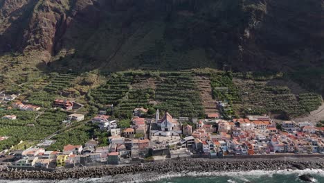 Remoto-Pueblo-Portuario-En-Madeira,-Destino-Turístico-Portugal-En-Paul-Do-Mar