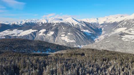 美麗的意大利阿爾卑斯山, 冬天, 樹木滿滿雪, 和一個令人難以置信的日落