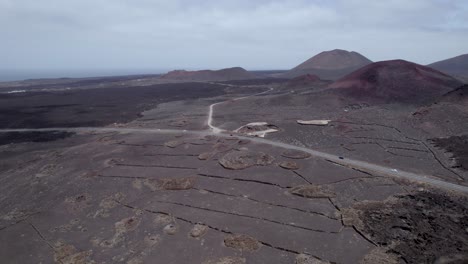 Vista-Aérea-De-La-Carretera-Y-Los-Coches-En-El