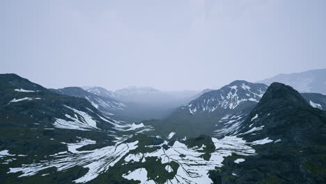 Toller-Blick-Von-Oben-Durch-Wolken-Auf-Hohe-Schneebedeckte-Berge