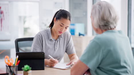 Communication,-elderly-woman