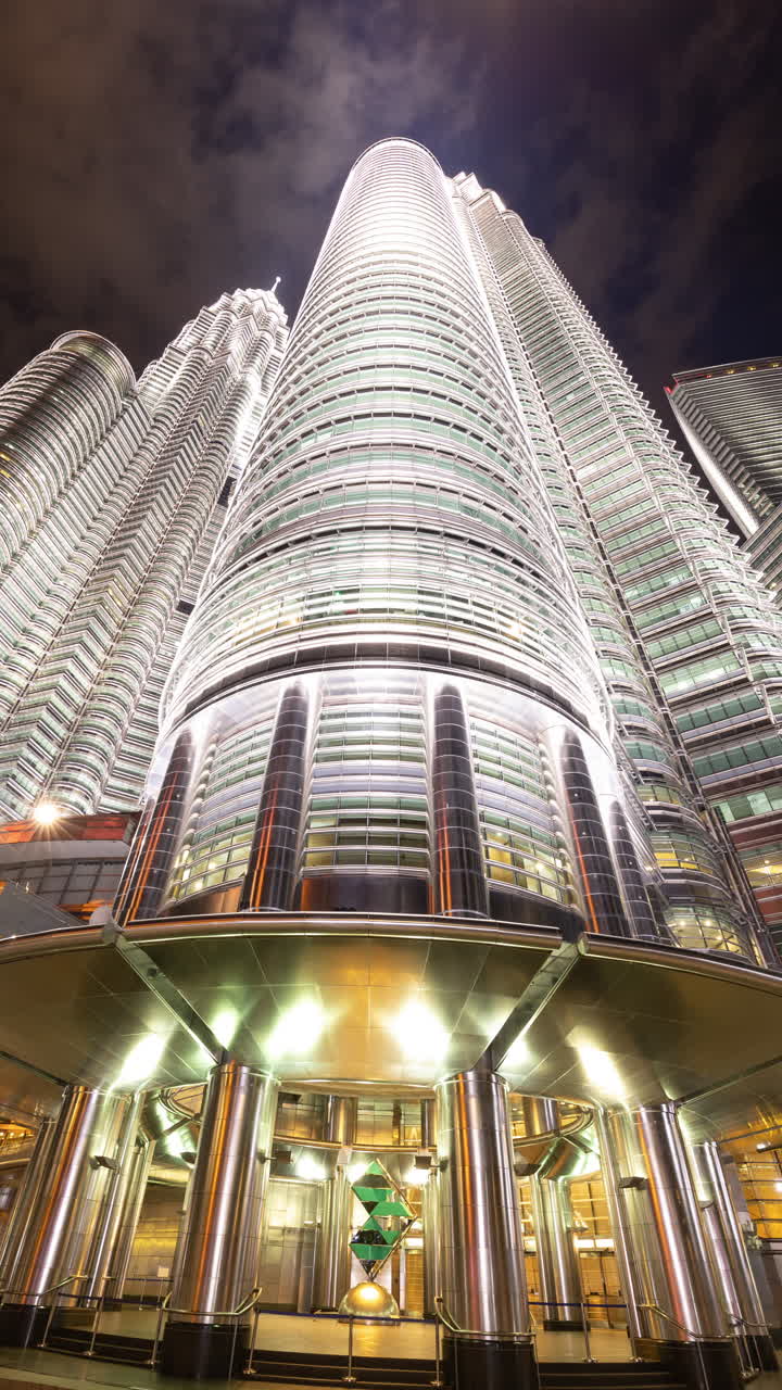 Kuala Lumpur petronas towers and skyline in vertical