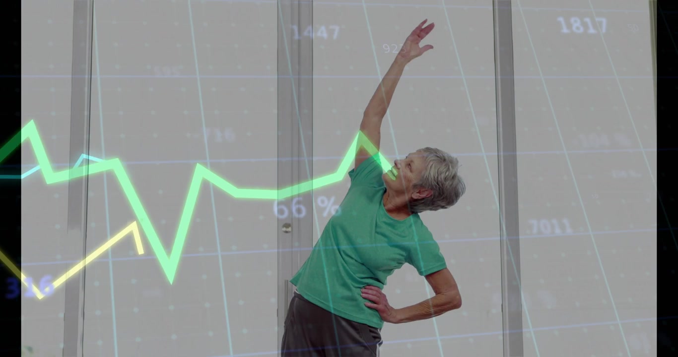 Donna anziana che inizia gli allungamenti laterali sollevando il braccio, sincronizzando grafici su finestre per il fitness.