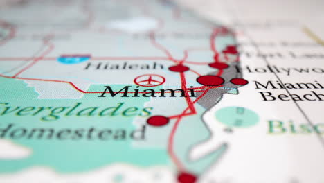 miami city in florida with flight route and red dots in the map of usa. - rack focus zoom in shot