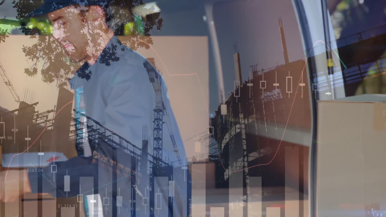 animación de datos financieros sobre felices mensajeros caucásicos masculinos contando paquetes