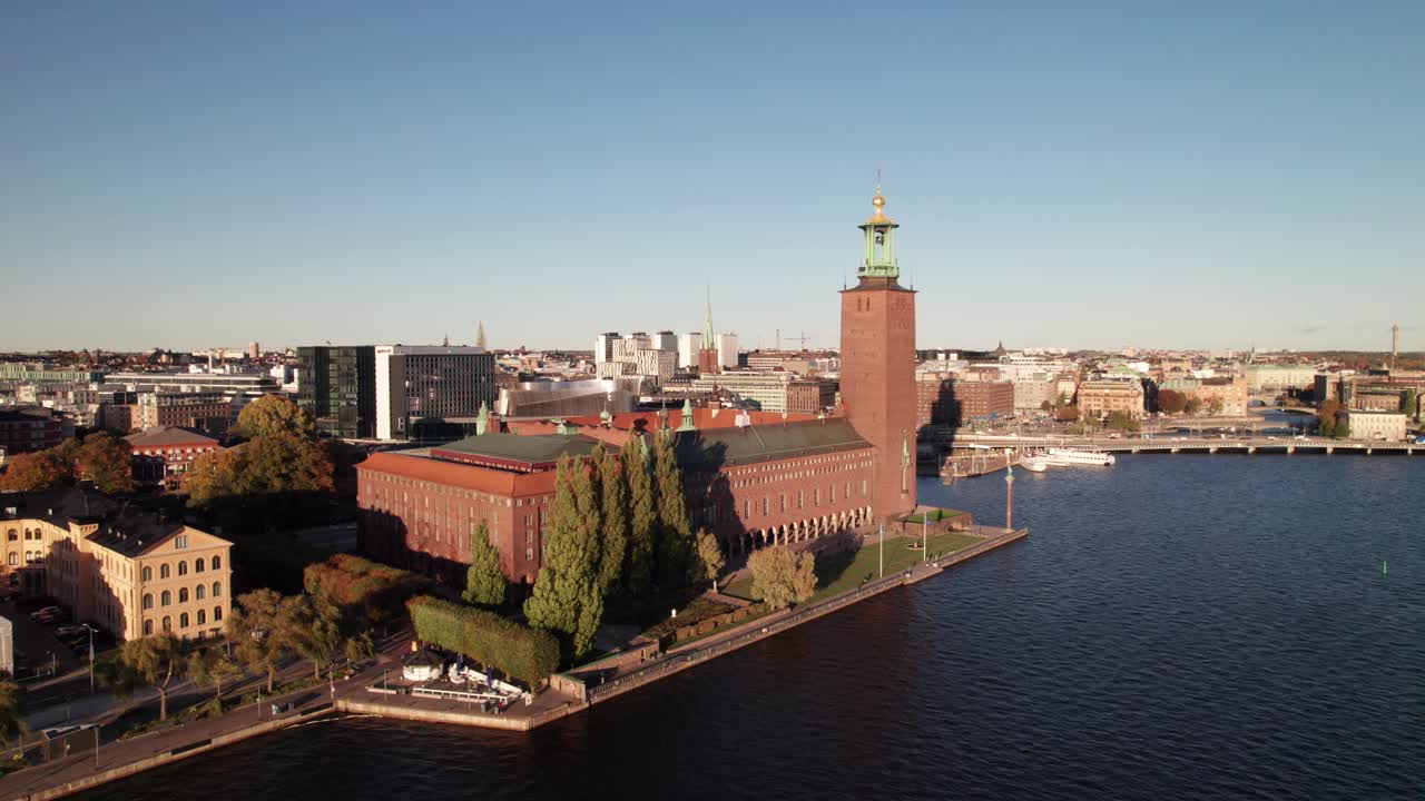 Stockholms Stadshus City Hall and skyline, Lake M&auml;laren, 4K