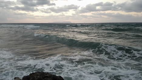 Windy-chopy-sea-with-splashing-waves-at-sunset