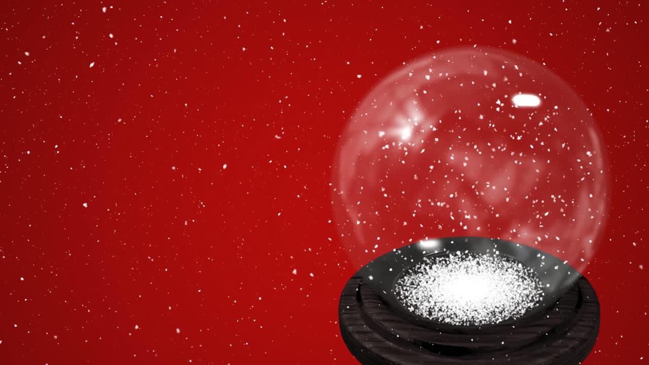 Animation von fallendem Schnee über einer Weihnachtsschneekugel mit Textfreiraum auf rotem Hintergrund