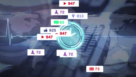 animación de procesamiento de datos e íconos de medios sobre hombre caucásico usando computadora.