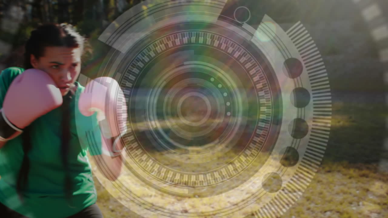 animación del procesamiento de datos con el golpe de boxeador femenino