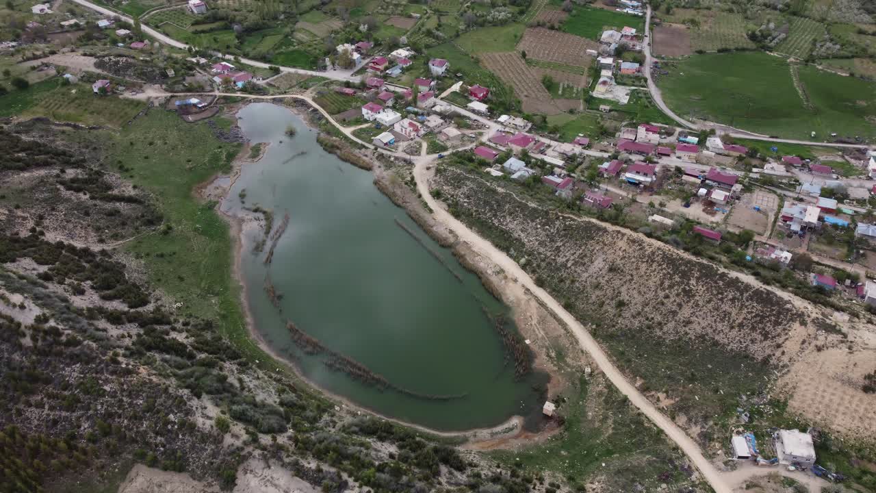 orilla del pueblo del lago