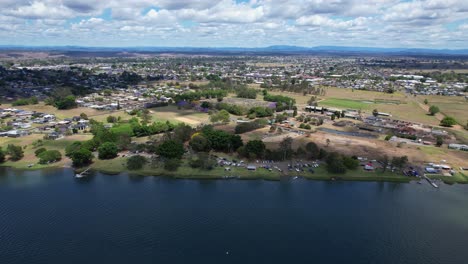 Corcoran-Park-And-Grafton-Cemetery-On-The-Banks-Of-Clarence-River-In-Grafton,-NSW,-Australia