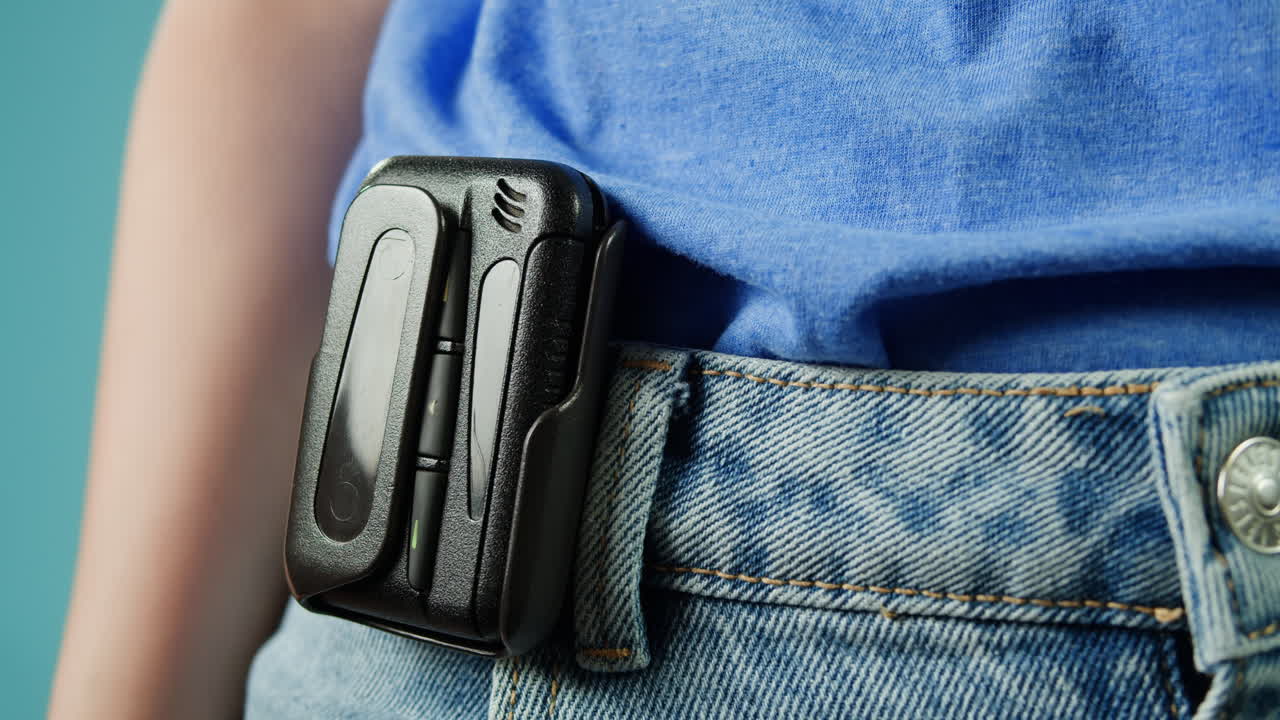 persona que lleva un dispositivo personal de alerta médica