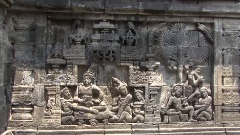 bajorrelieve en el templo de borobudur, sitio del patrimonio mundial de la unesco, java central, indonesia, templo budista