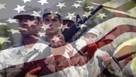 soldados estadounidenses sosteniendo armas con nuestra bandera ondeando en primer plano