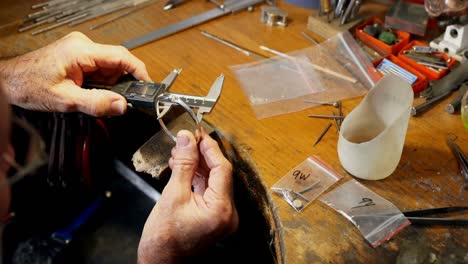 goldsmith preparing bangle 4k