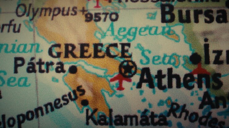 Primo piano di una mappa geografica centrata sulla Grecia